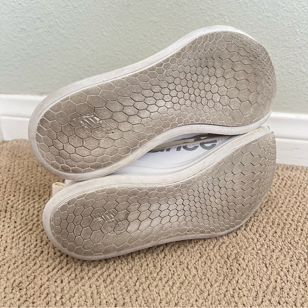 New Balance White and Light Gray Athletic Running Shoes - Picture 6 of 7